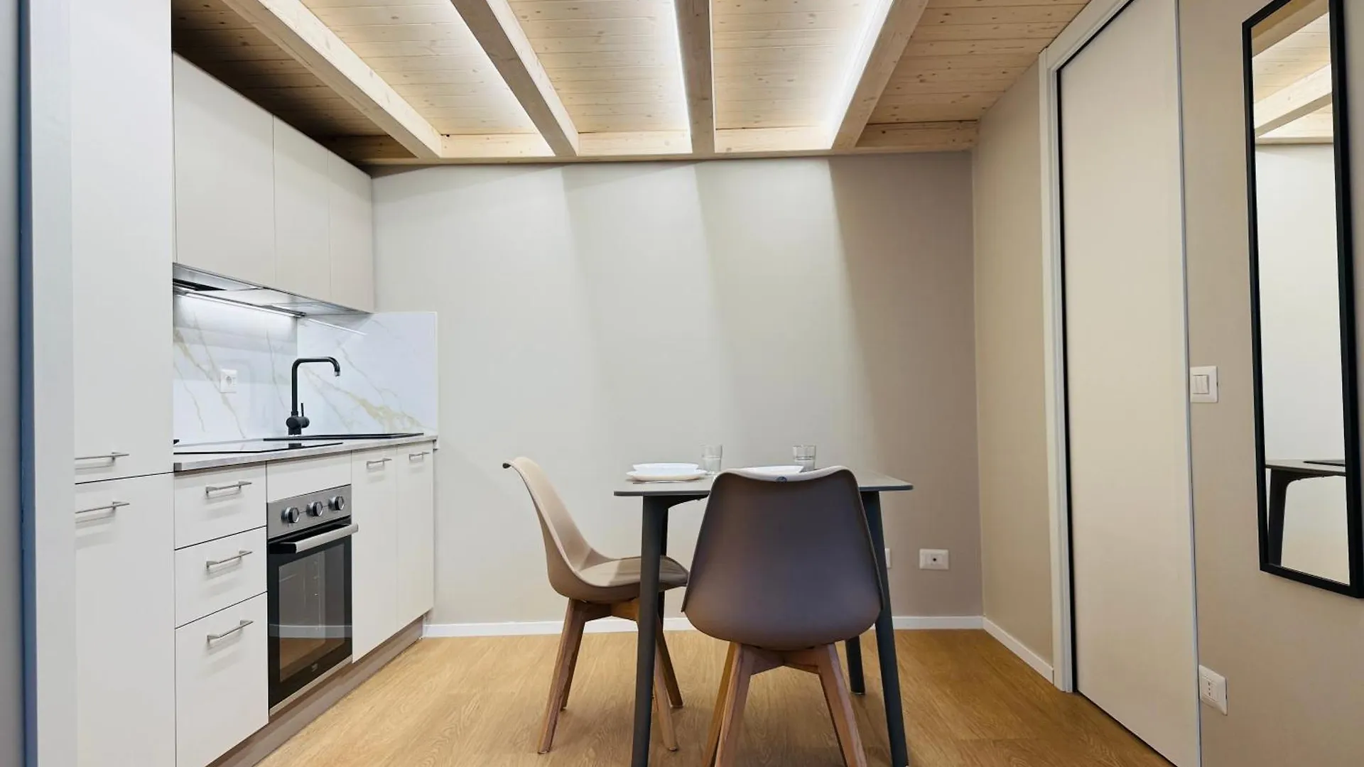 Apartment Comecasa Incantevole Loft Near Bocconi Milan