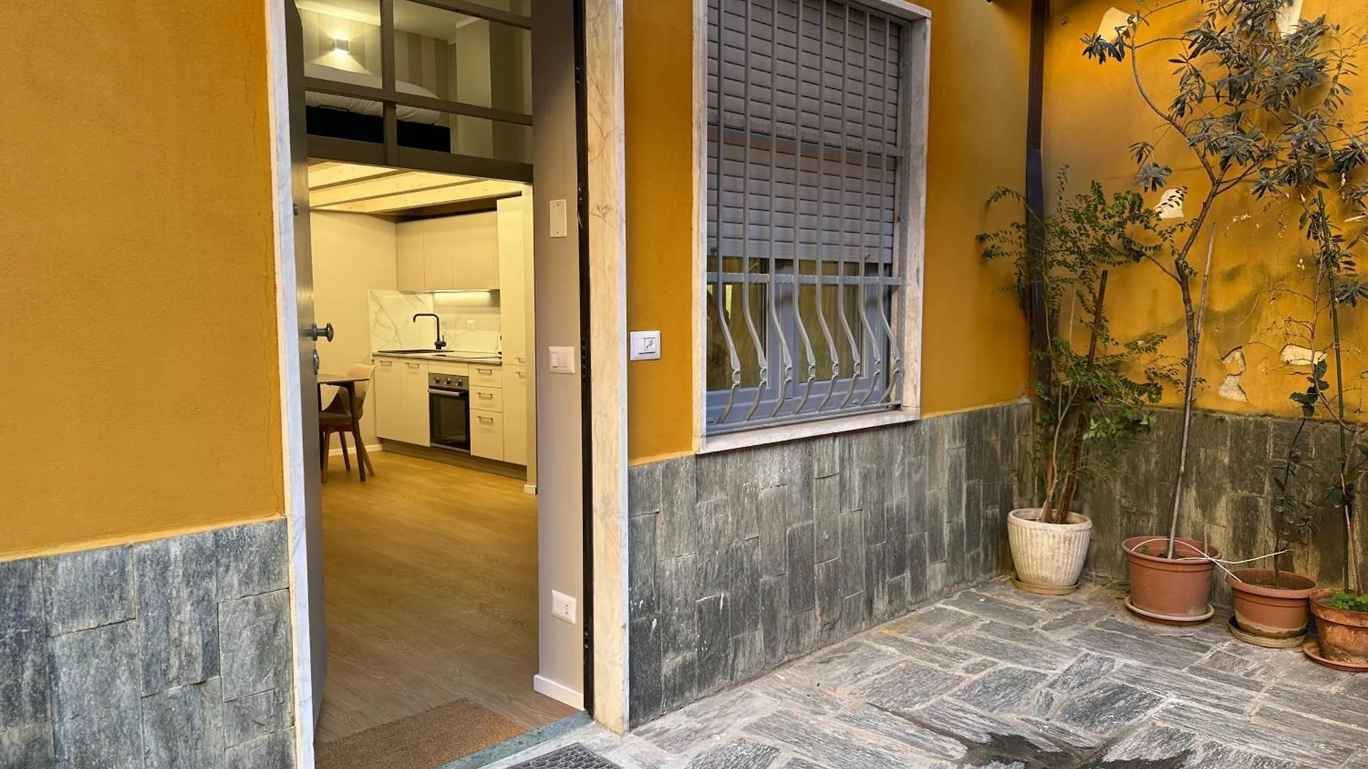 Apartment Comecasa Incantevole Loft Near Bocconi Milan Italy